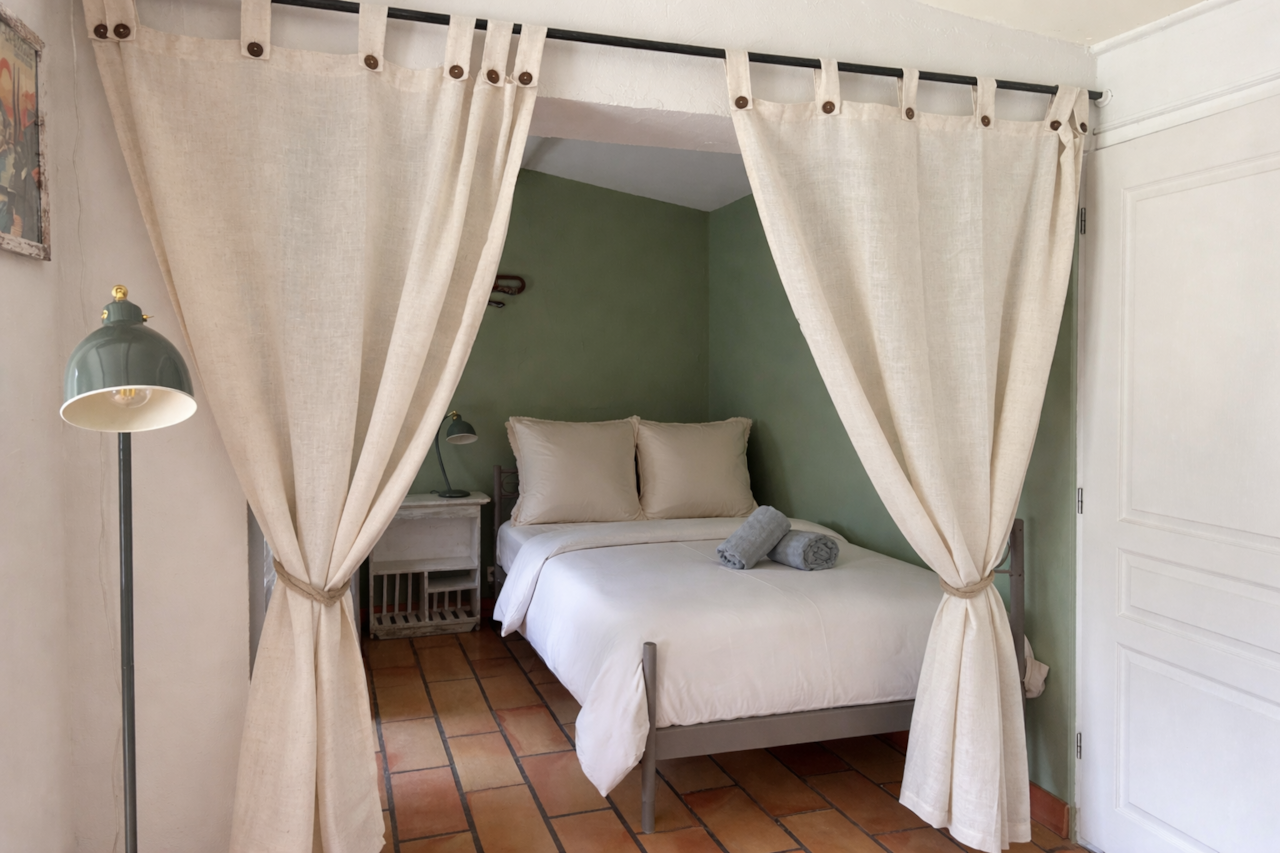 Family room space terrasse plein pied grande chambre wifi haut debit