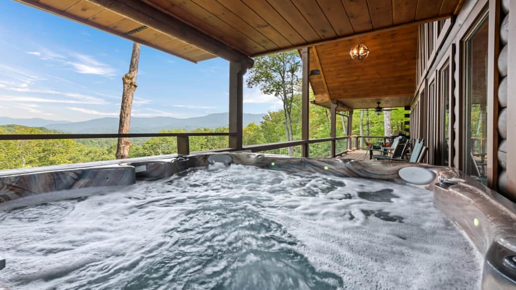 Long range views from the hot-tub! Long range views from the hot-tub!
