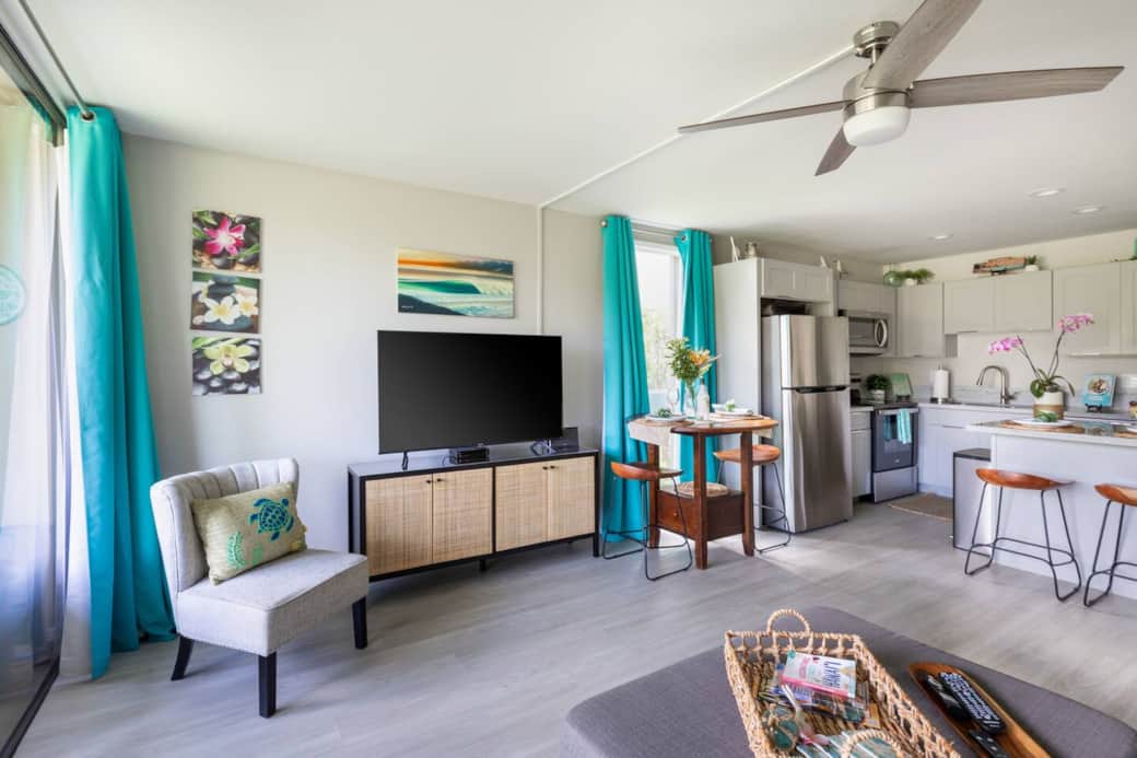 Be entertained with a large flat screen Roku enabled television and a Bose Bluetooth speaker.  Local channels provided by Spectrum TV and all your streaming apps available with your login. 