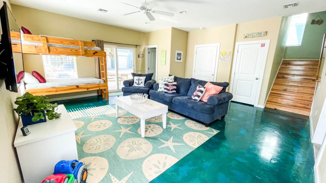 Large ground floor bunk and entertainment room, sleeps 4. Large ground floor bunk and entertainment room, sleeps 4.