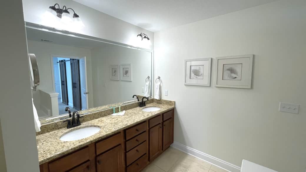 Bedroom 1 En Suite Bathroom