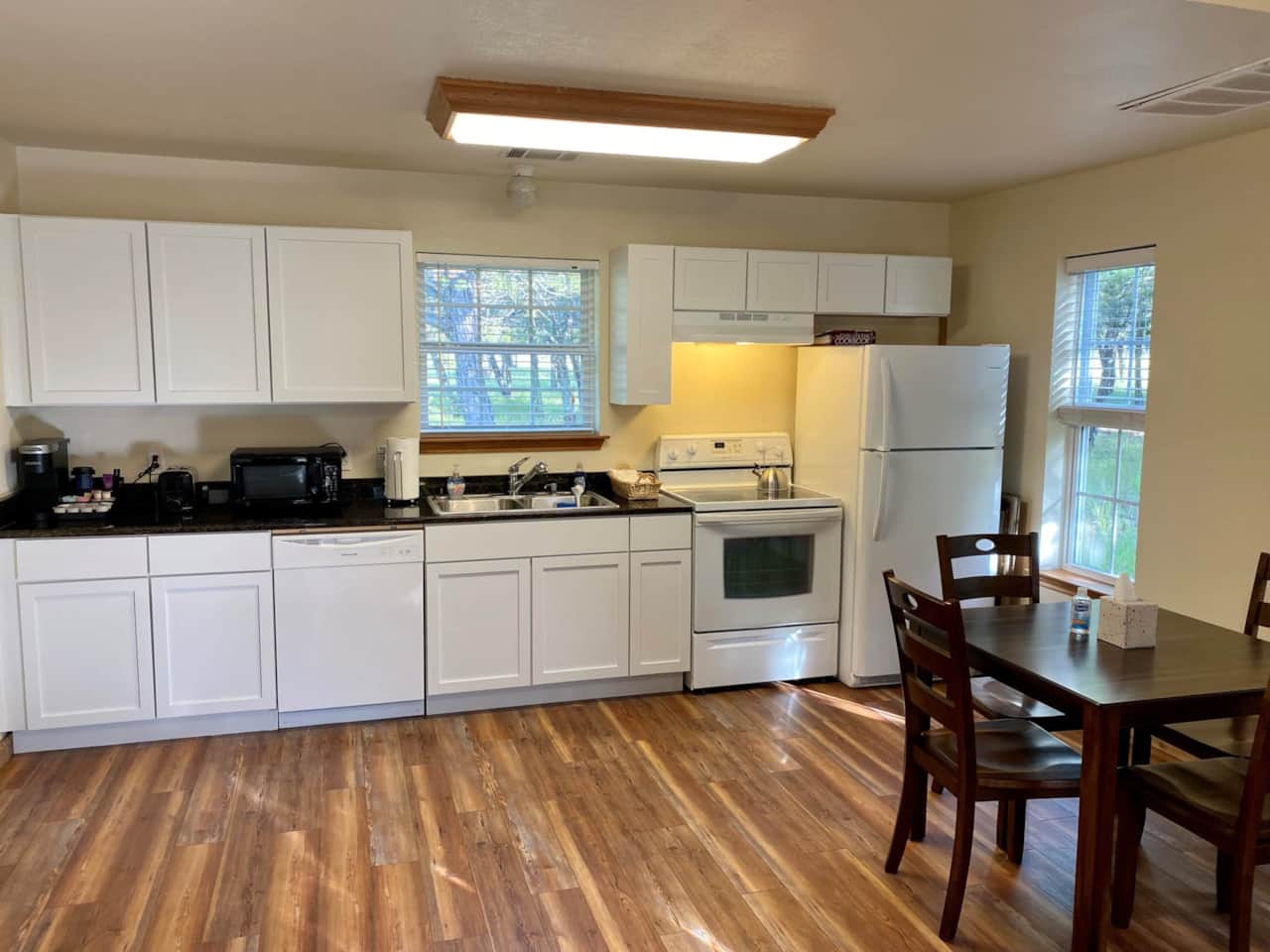 Casa Blanca's Cabin B - Kitchen/Dining