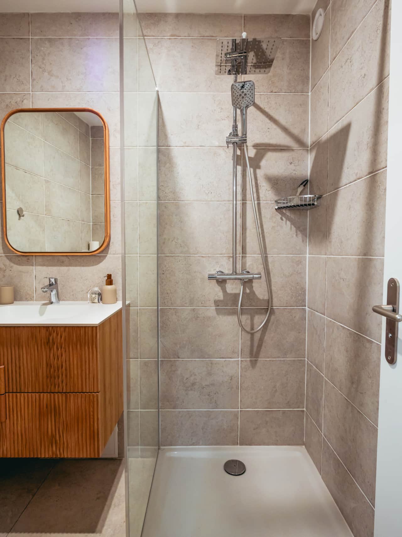 Salle de bain 2_Appartement Pointe au Sel_Escale Bleue_Residence de tourisme Saint Leu 974