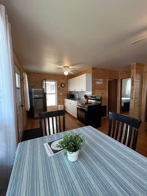 Dining & Kitchen Area
