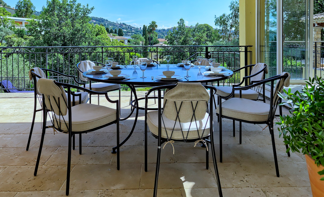 The terrace for lunch....