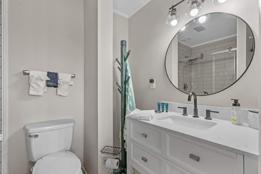 Private King Suite Bathroom – Enjoy the convenience of complimentary toiletries.