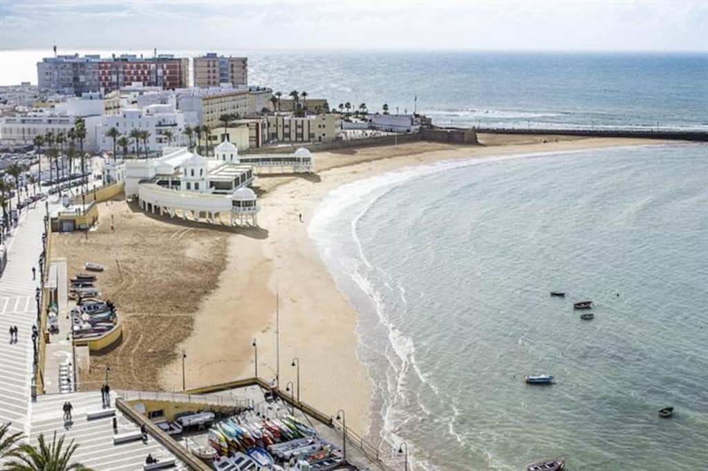 Playa de La Caleta en el centro de Cádiz