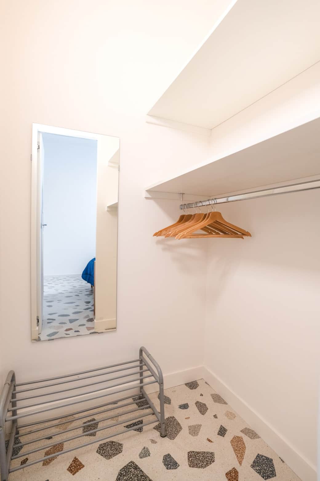 Cabina armadio della seconda camera matrimoniale. Cabina armadio della seconda camera matrimoniale.