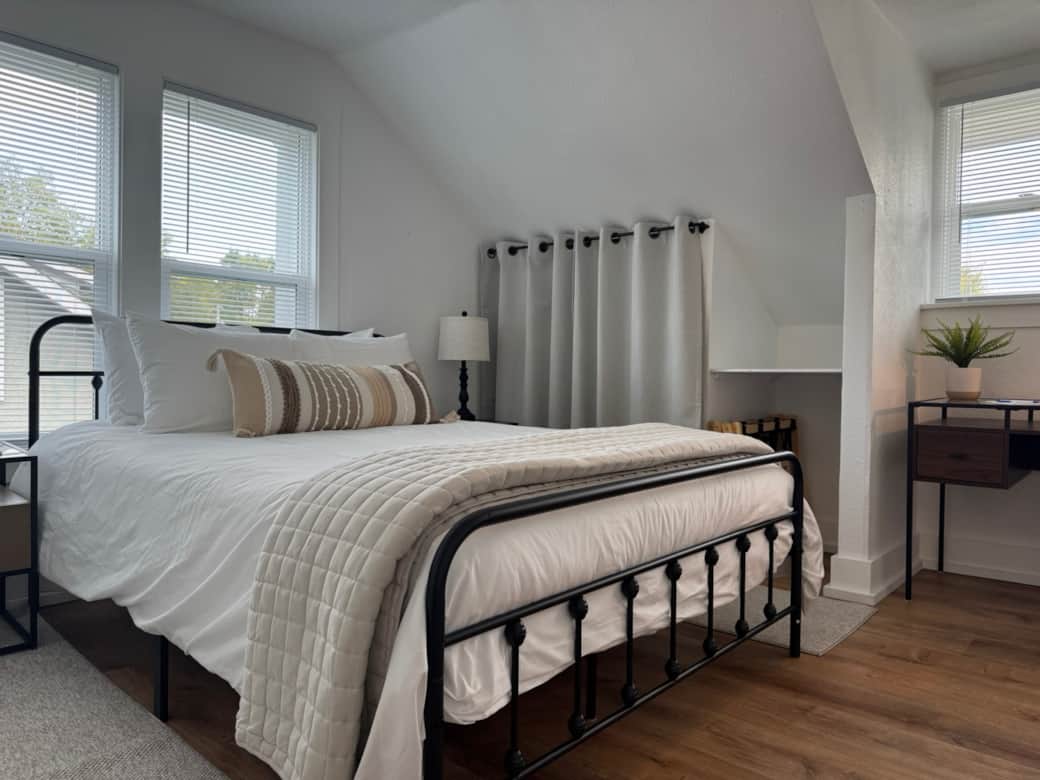 Bedroom 2 with Queen Bed