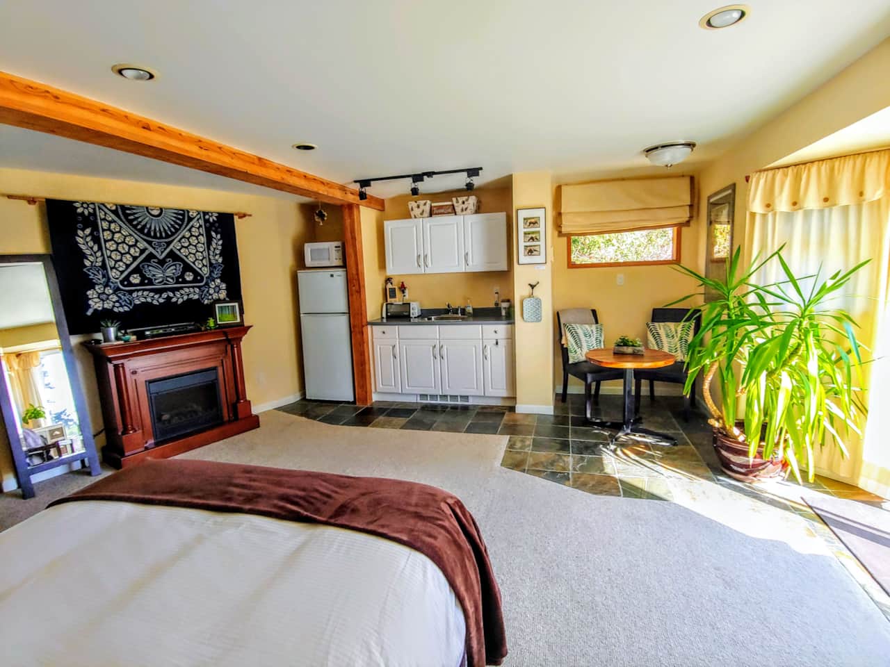 Fireplace, Kitchenette and dining nook