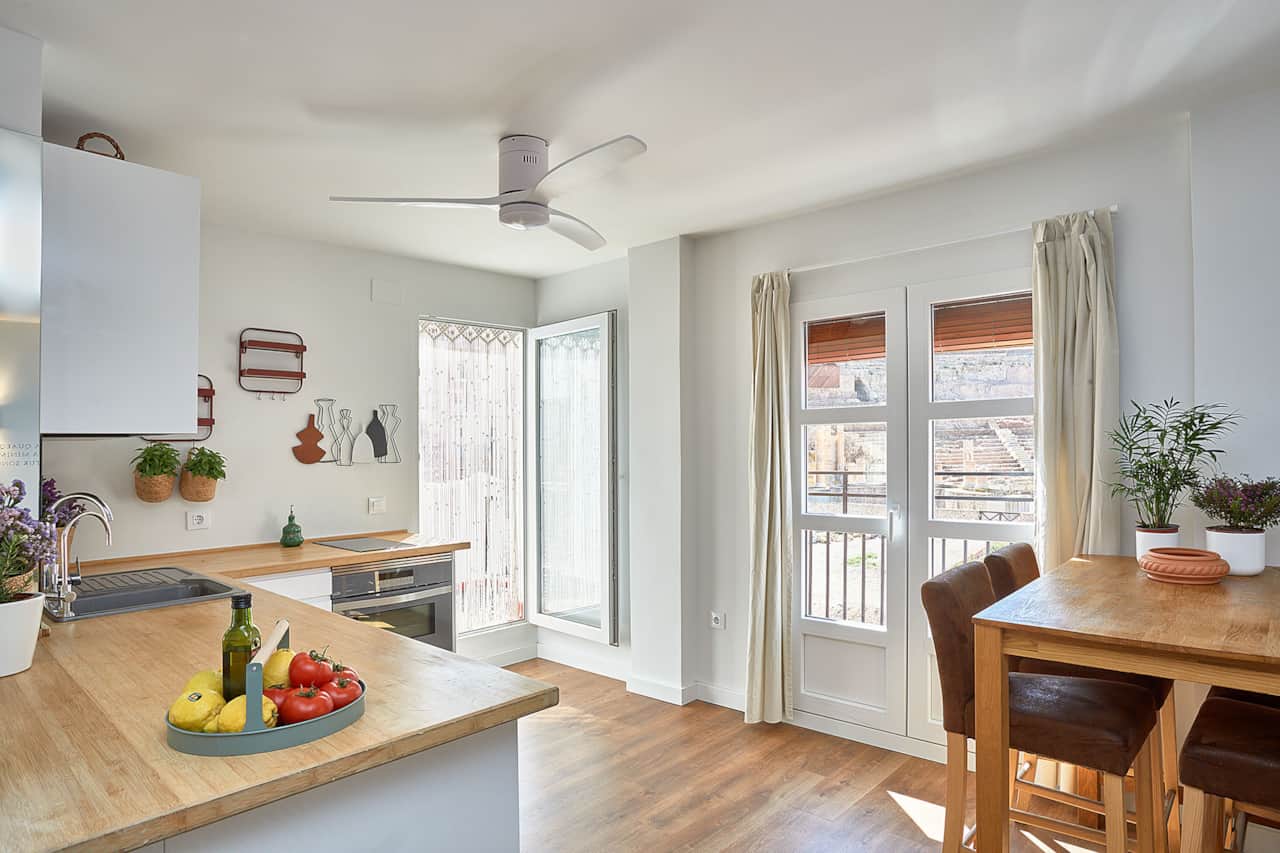 Kitchen with door to the terrace