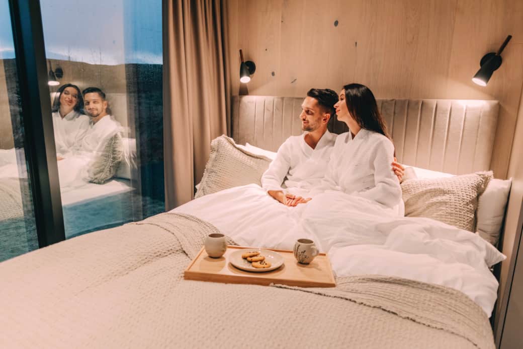 Unwind in a house that blend into the landscape – You’ve earned this view (and this bed). Unwind in a house that blend into the landscape – You’ve earned this view (and this bed).