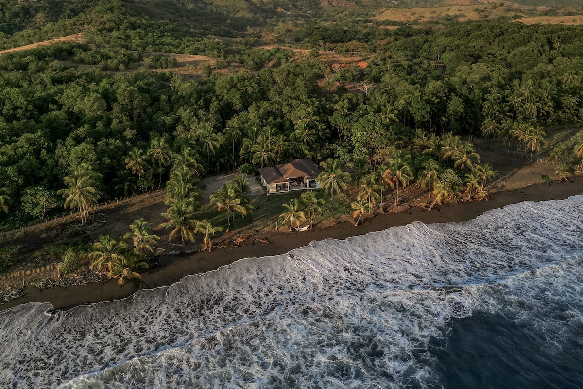 Casa Zola – Beachfront Surf Escape in Morrillo — foto 5