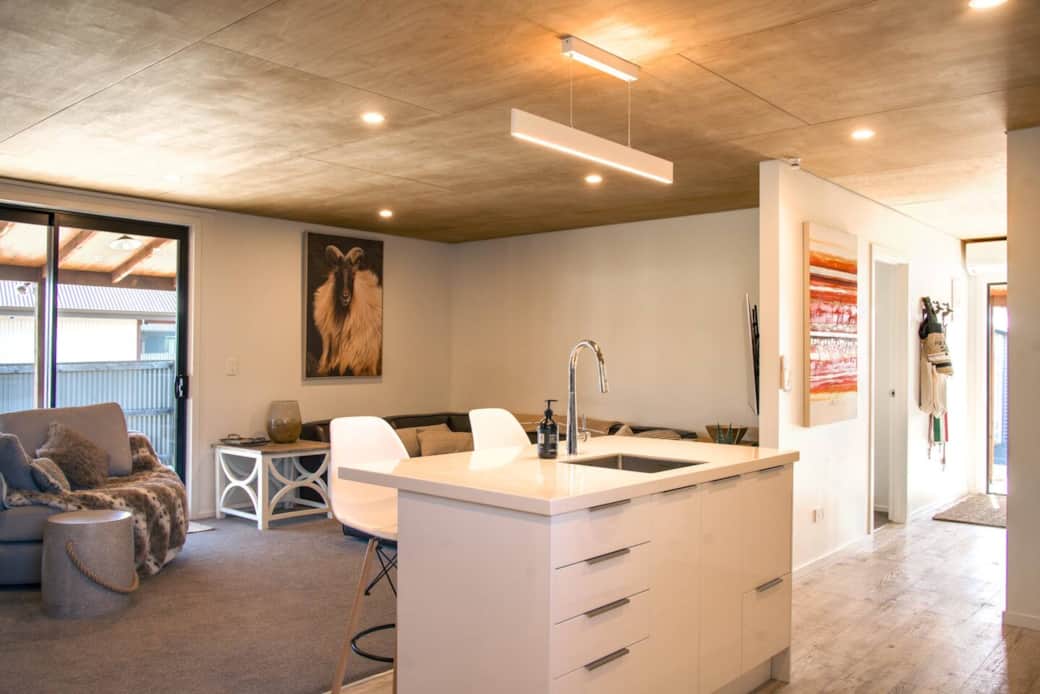 Open-plan living at its best — lounge in comfort or perch at the breakfast bar with a coffee ☕️.
Who wouldn't want to start their day here!
Cook, chat, and relax — the breakfast bar keeps everyone connected while the lounge offers cozy downtime ✨