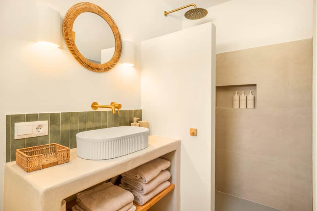 Bathroom with rain shower Bathroom with rain shower