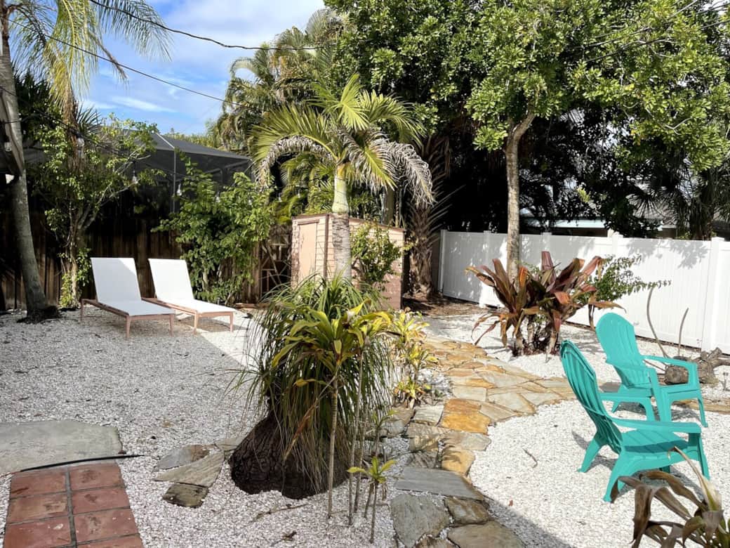 Comfy lounge chairs to relax on! Comfy lounge chairs to relax on!