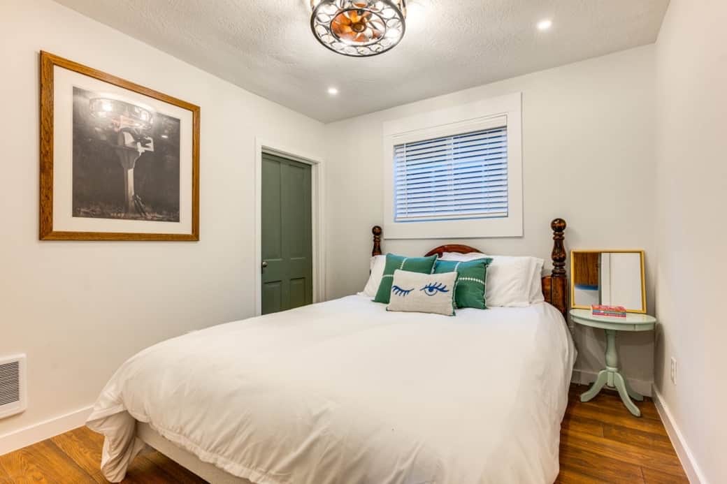 Queen Bedroom Queen Bedroom