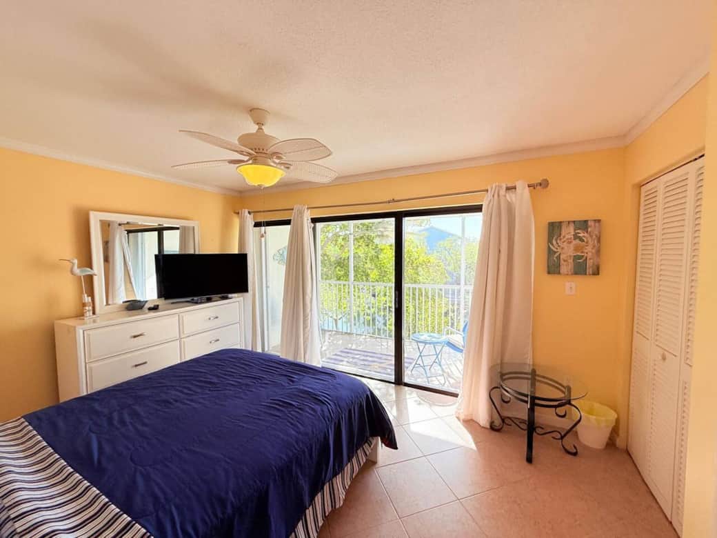 Master Bedroom Queen Bed