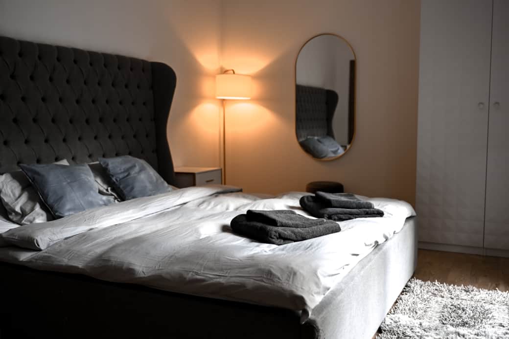 Large comfortable bed (King-Size) Large comfortable bed (King-Size)