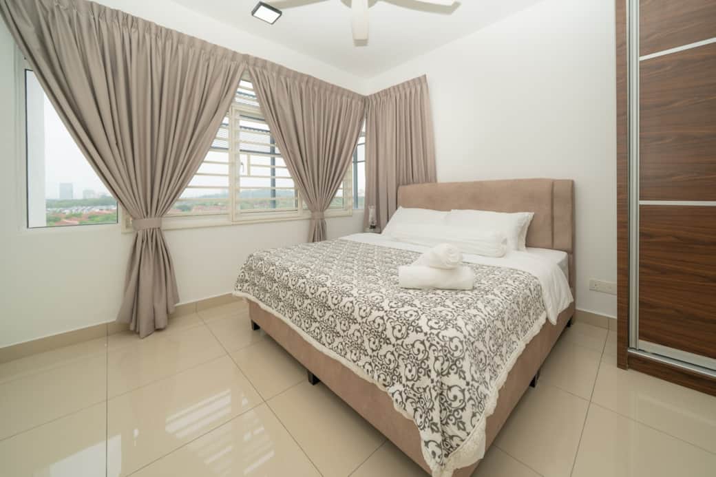 "Unwind and get a restful night's sleep in our plush, comfortable bedroom. "Unwind and get a restful night's sleep in our plush, comfortable bedroom.
