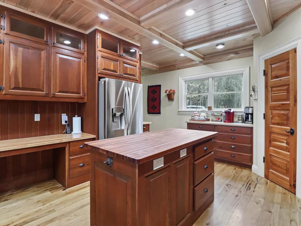 Main Floor: Kitchen