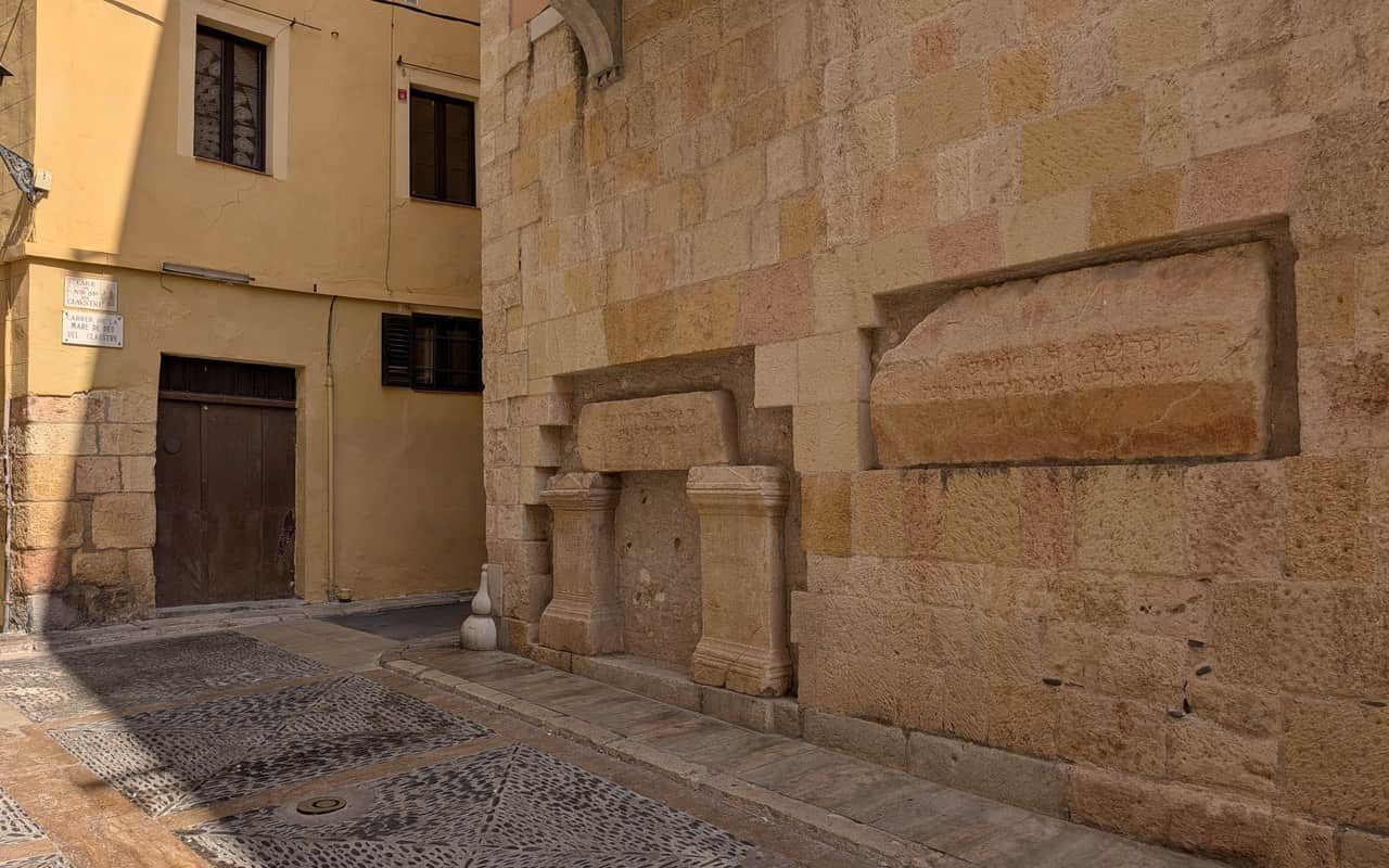 Casa del Degà façade in Carrer de les Escrivanies Velles, Tarragona