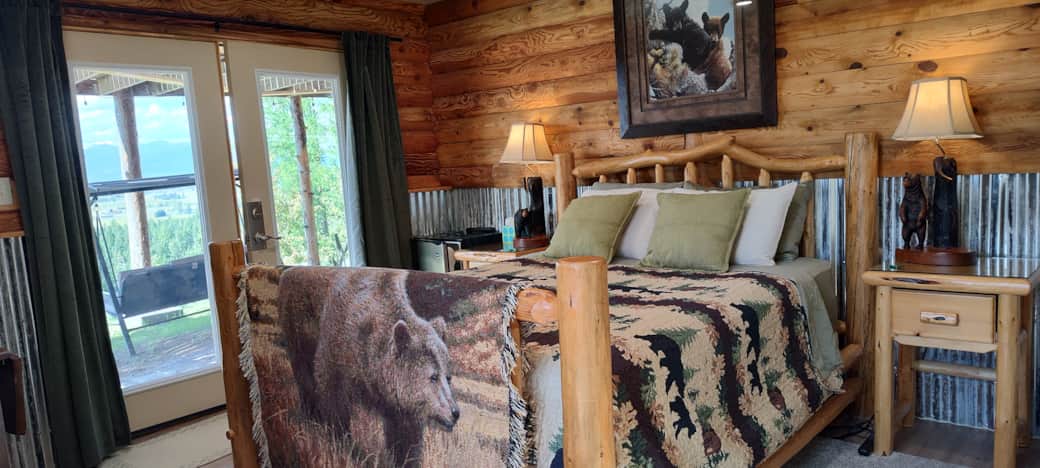 Suite Bed and doors