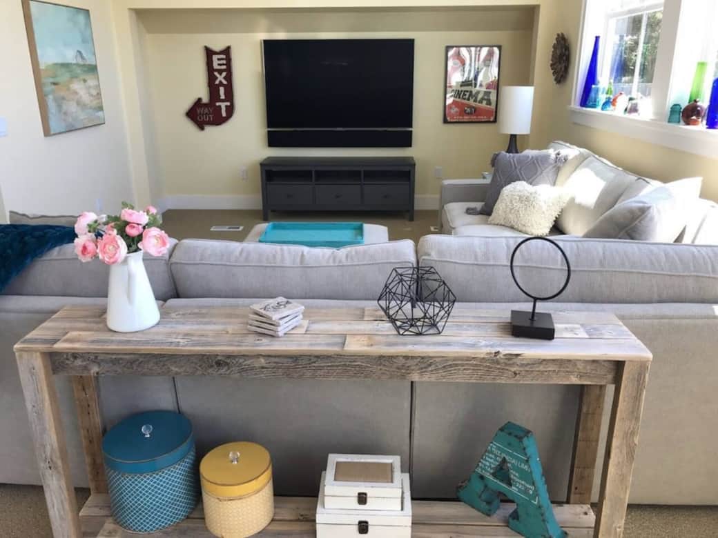The upstairs great room is powered by a UHD Samsung TV, Apple TV, and a Sonos sound system with sound bar, rear speakers and subwoofer.
