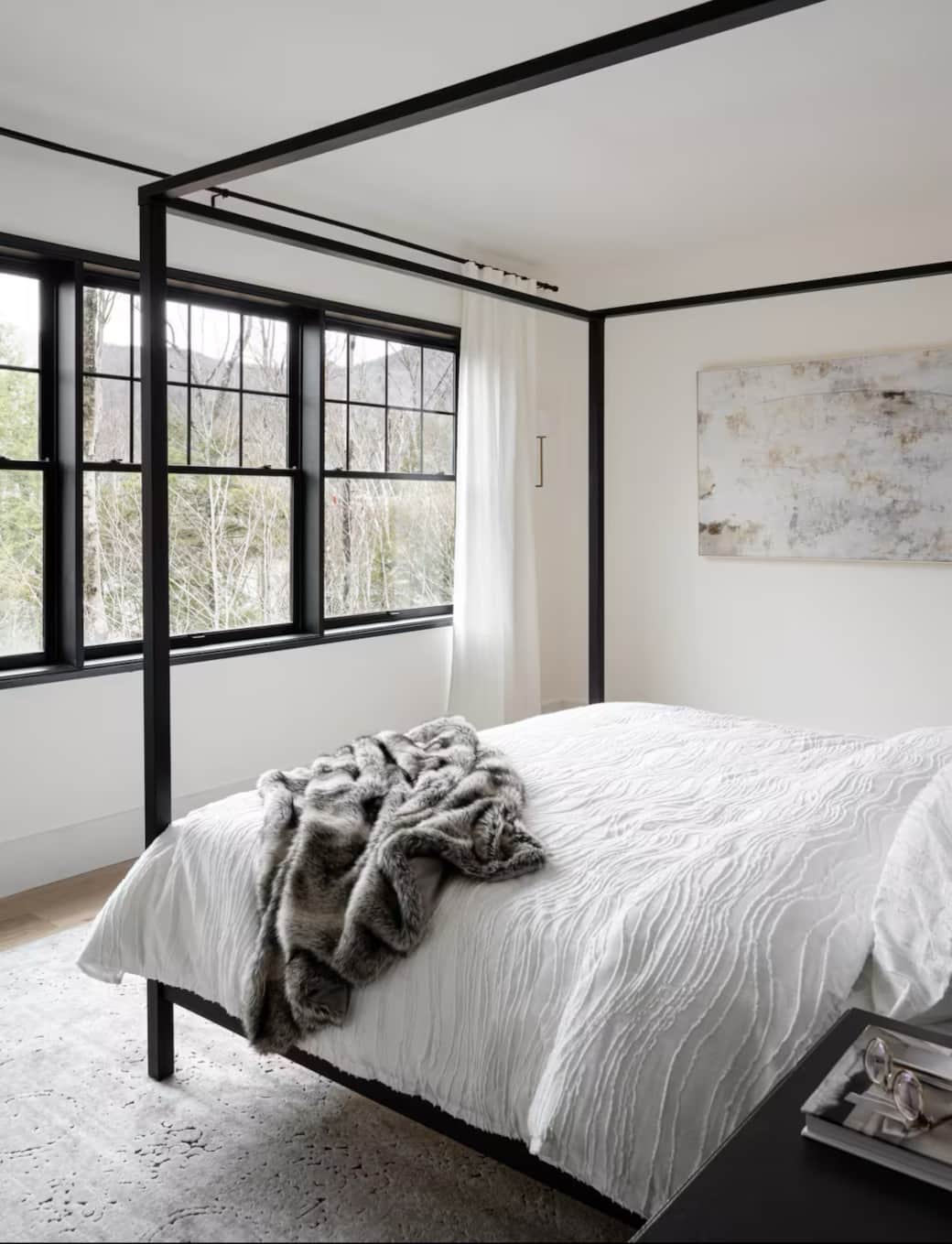 Primary bedroom, with king size bed, walk-in closet, smart TV, en suit bathroom.