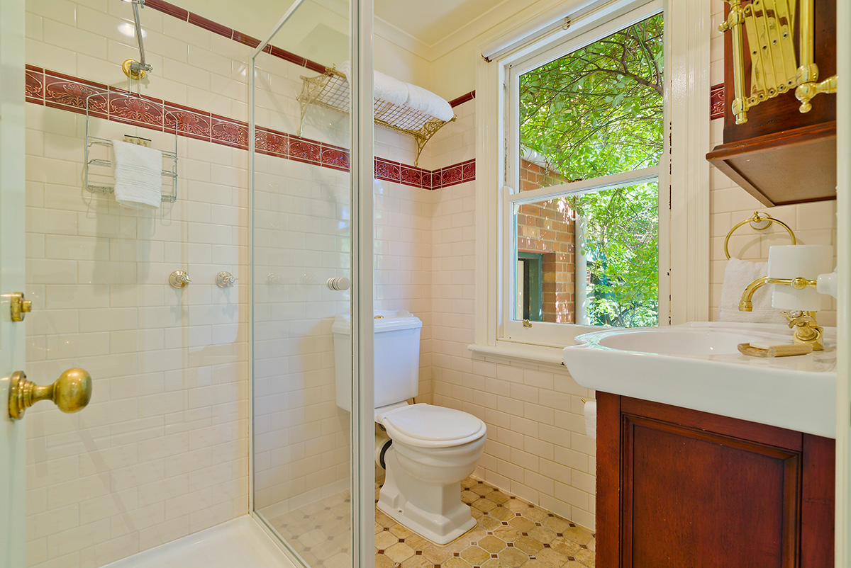 Ensuite to the master bedroom