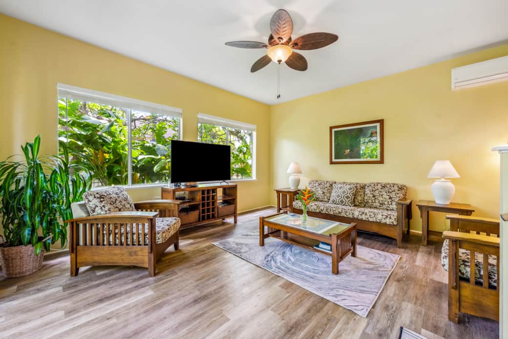 Step into this cozy living room, where comfort meets style. Perfect for relaxation and gatherings!
