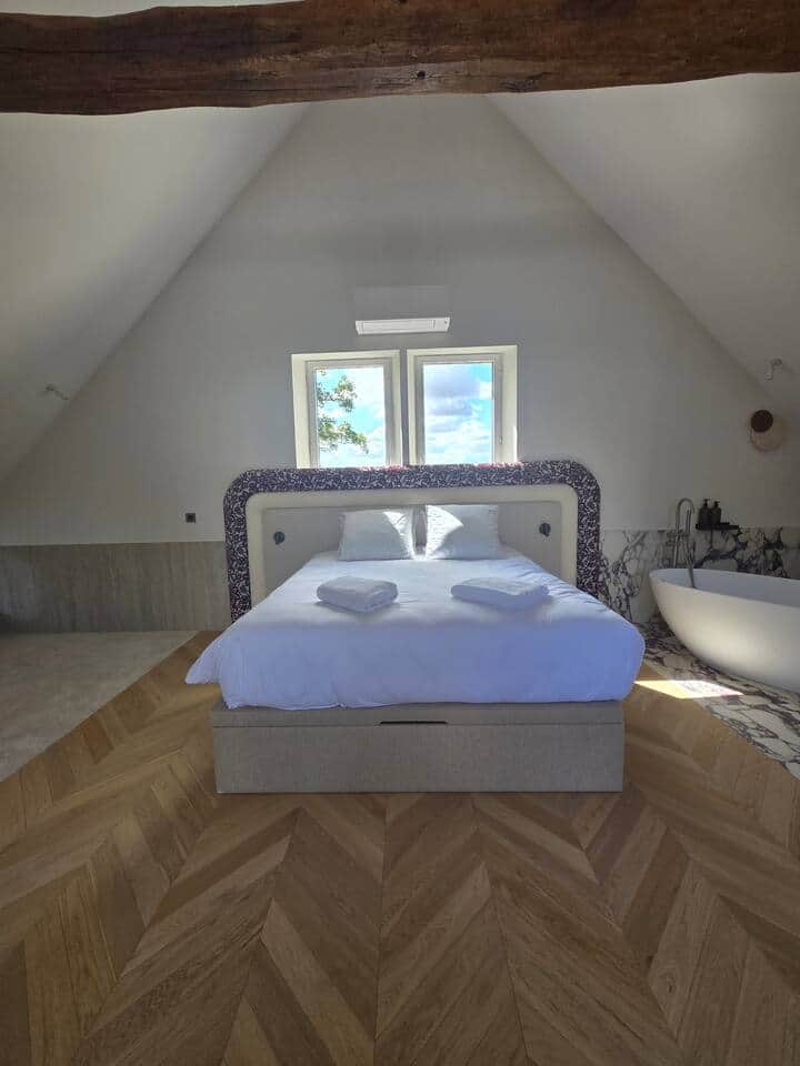 2eme et dernier étage de la maison principale
Salle de bain et wc
Accès rooftop et hammam
Ecran tv