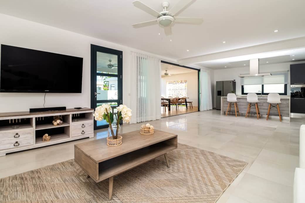 Spacious living room