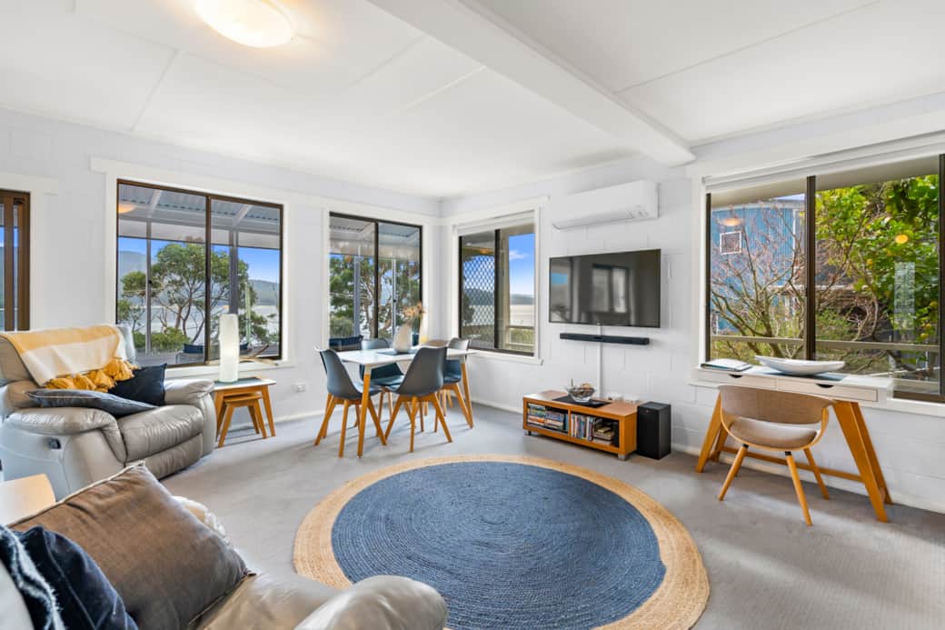 Beachfront accommodation in Adventure Bay Bruny Island Beachfront accommodation in Adventure Bay Bruny Island