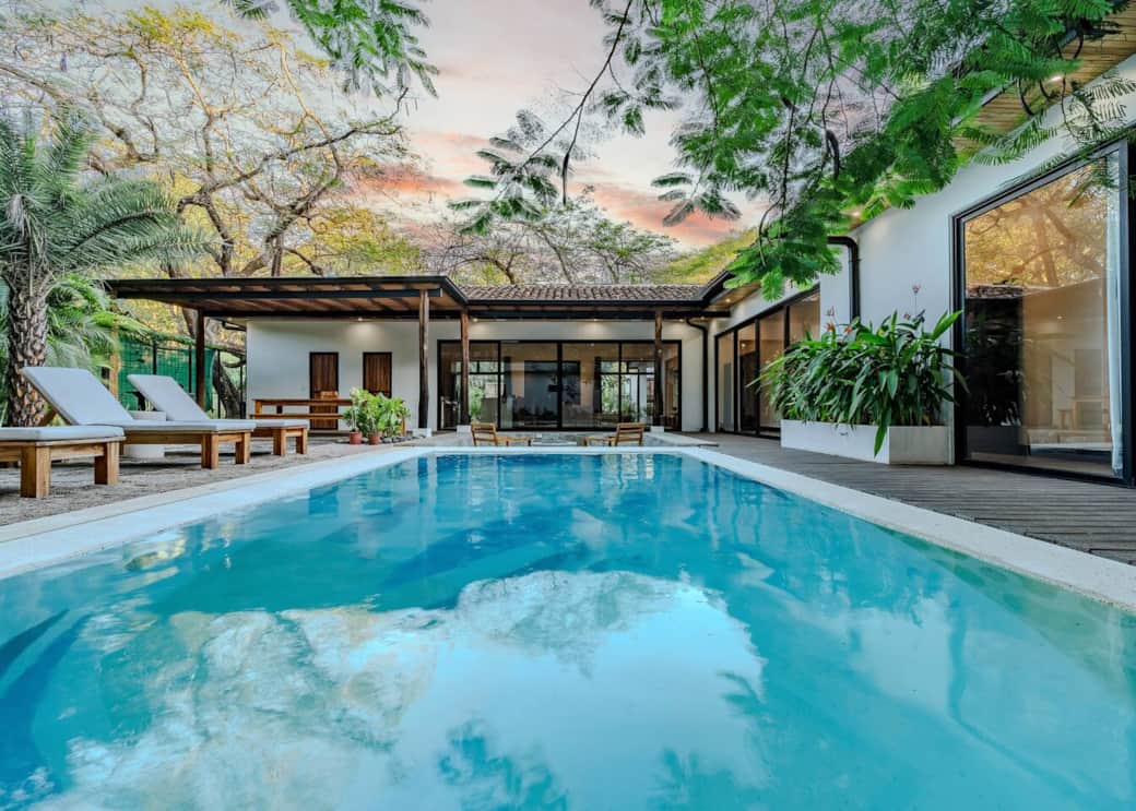 Casa Art back yard pool