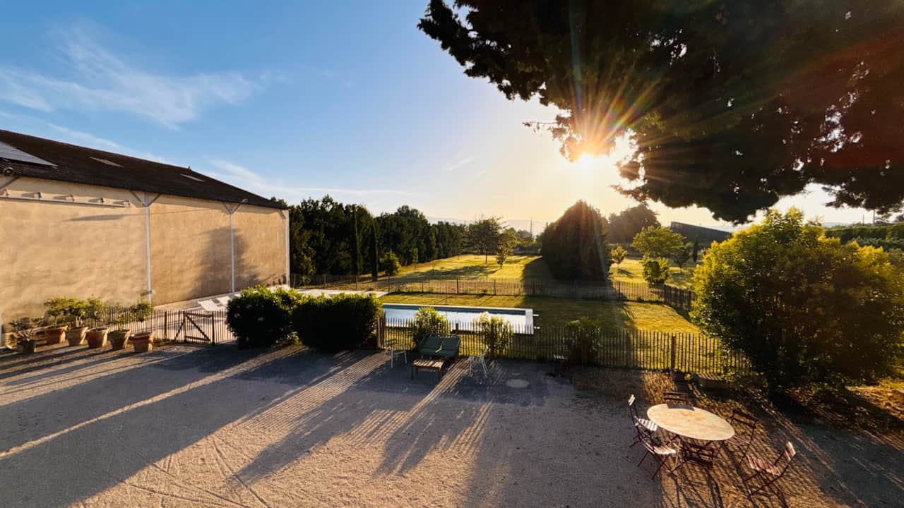 Maison poumo mas provence piscine padel