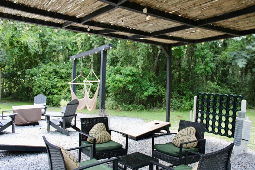 Under the pergola you can play Corn hole and/or giant connect four! Under the pergola you can play Corn hole and/or giant connect four!