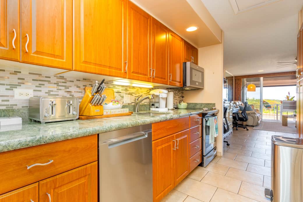 Fully equipped gourmet kitchen