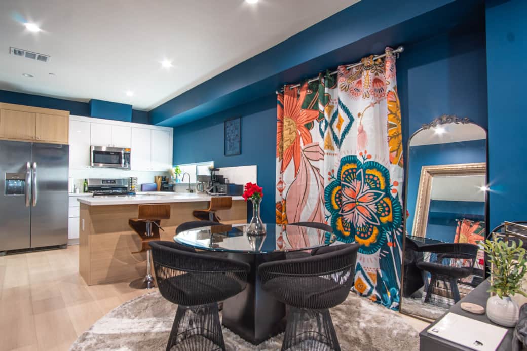 5649CaseAvenue Dining 01