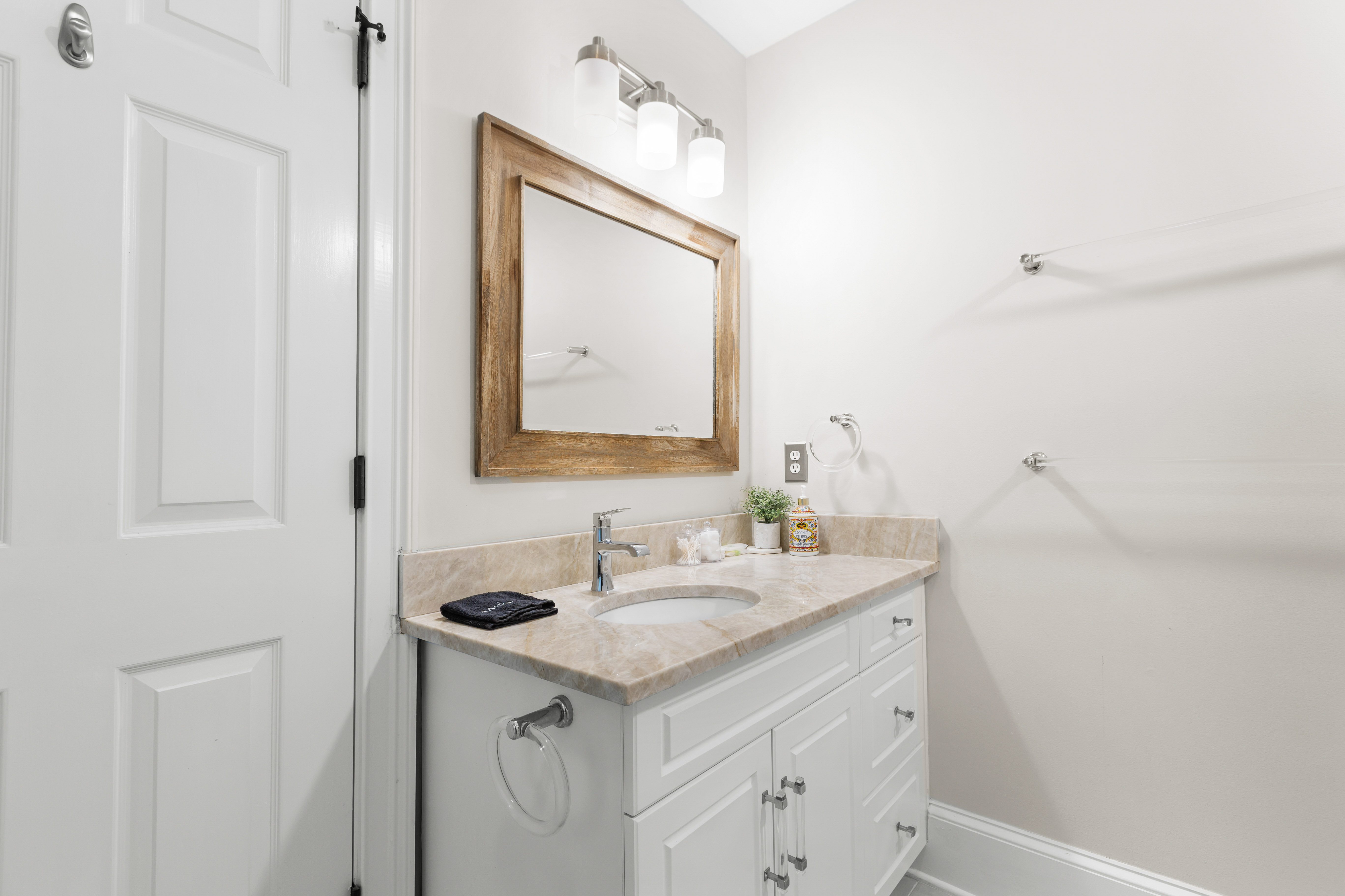 Mid Level Bathroom (ensuite)
