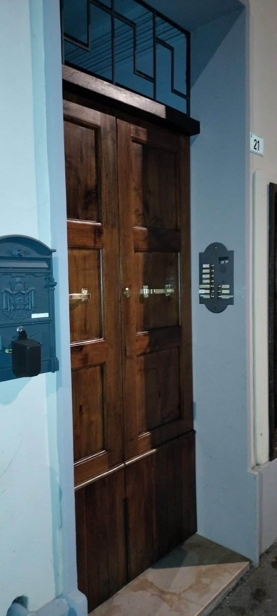 PORTO DI INGRESSO SU STRADA PORTO DI INGRESSO SU STRADA