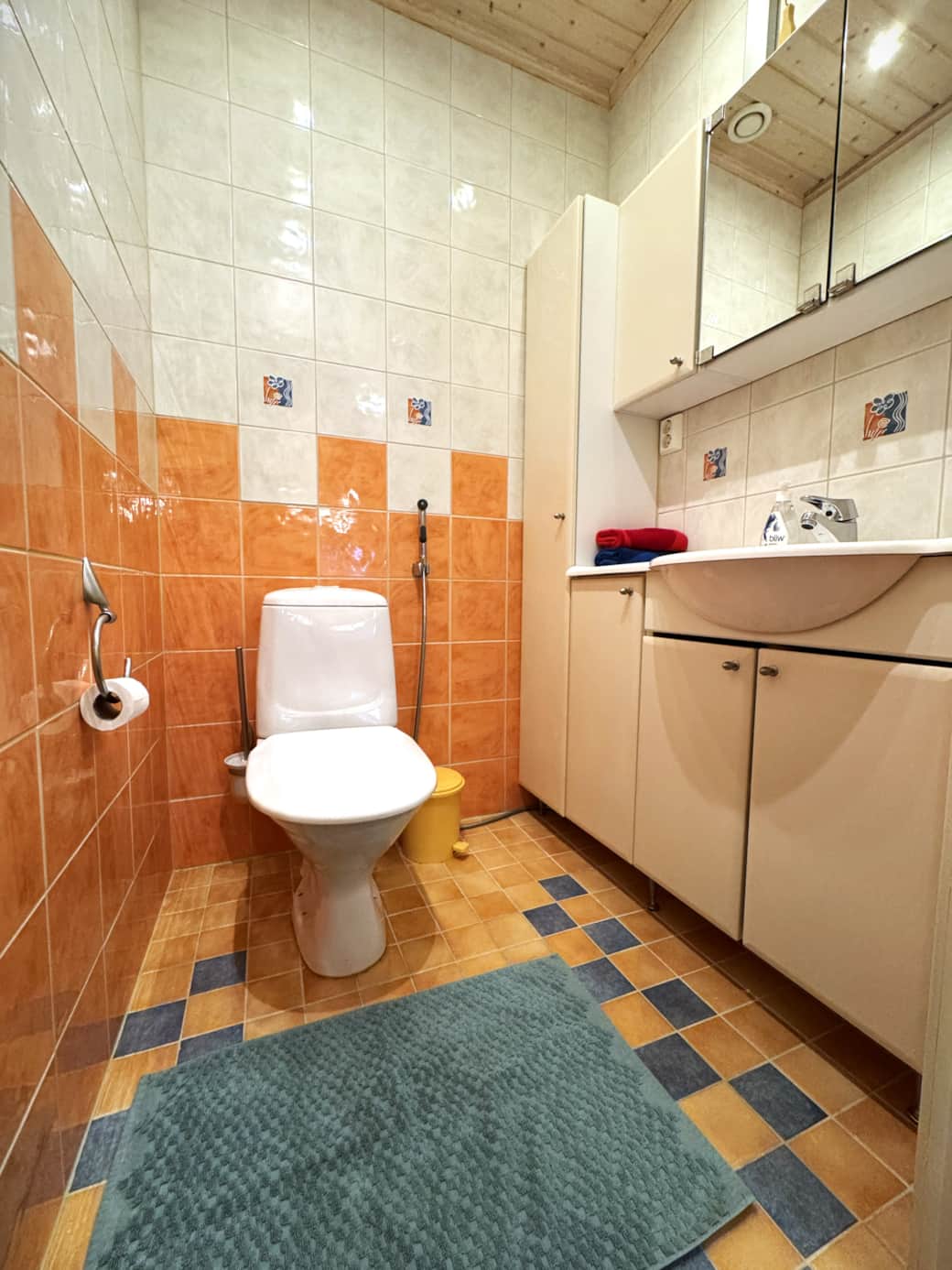 Second bathroom. Second bathroom.