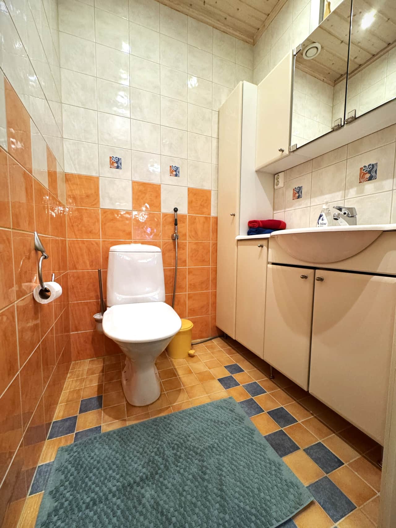 Second bathroom.