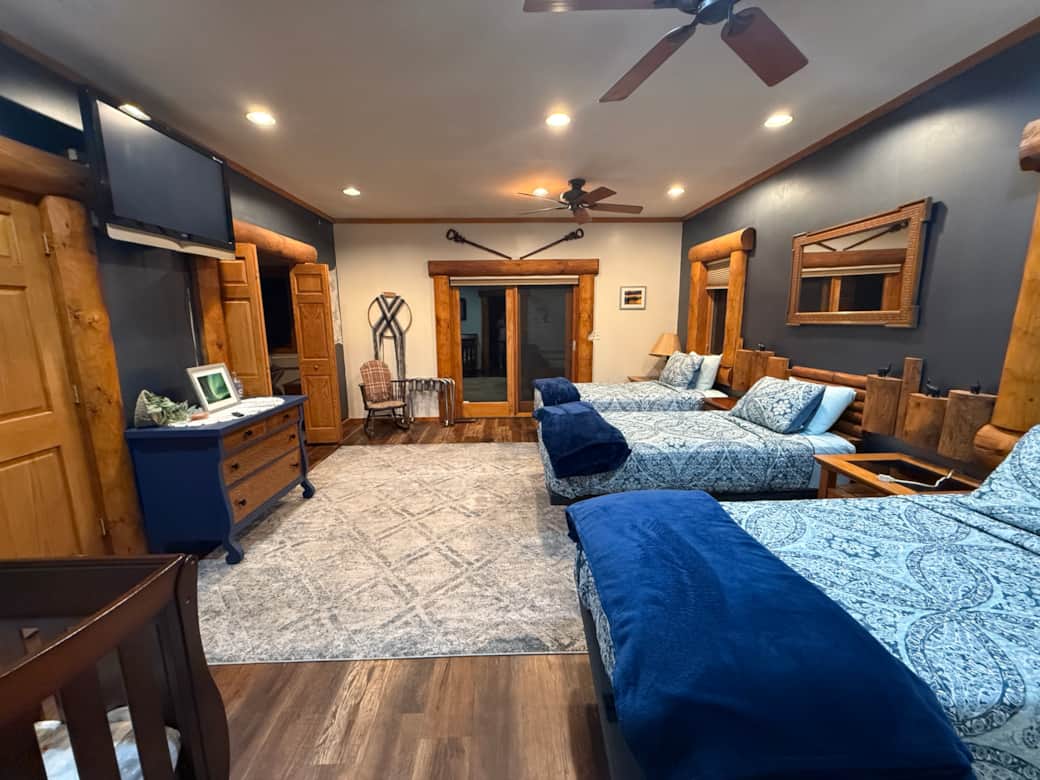 Lodge Main floor bedroom 4 twins Lodge Main floor bedroom 4 twins