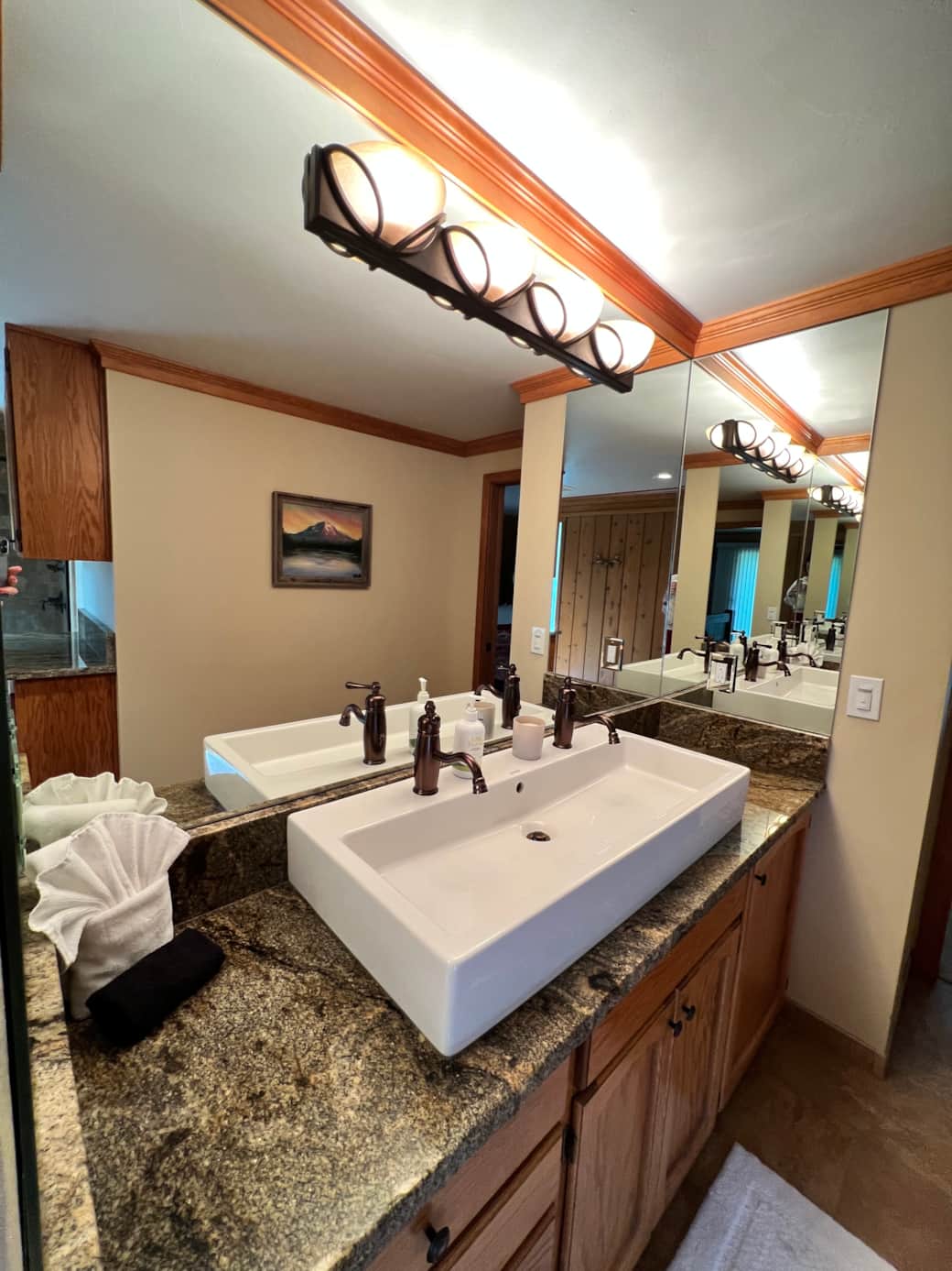 King suite 1 sink