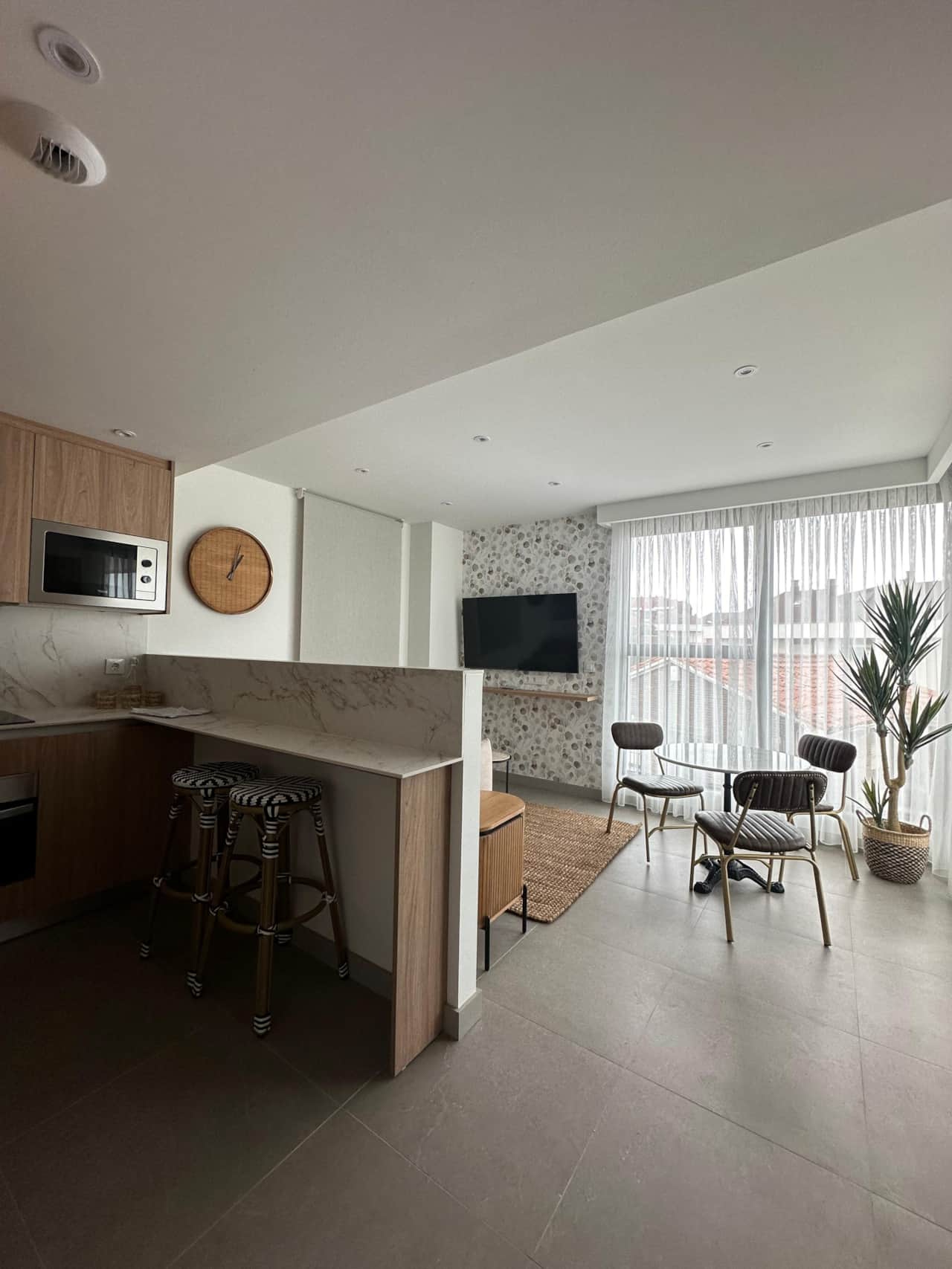 Cocina y salón con acceso a la terraza