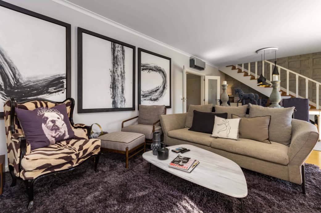 Elegant main space with large sofa and TV, ideal for group entertainment Elegant main space with large sofa and TV, ideal for group entertainment