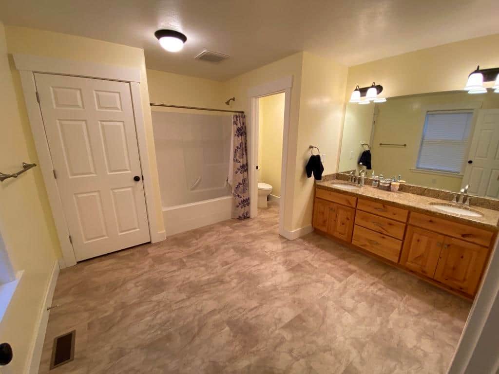 Mama-Bear-Bathroom