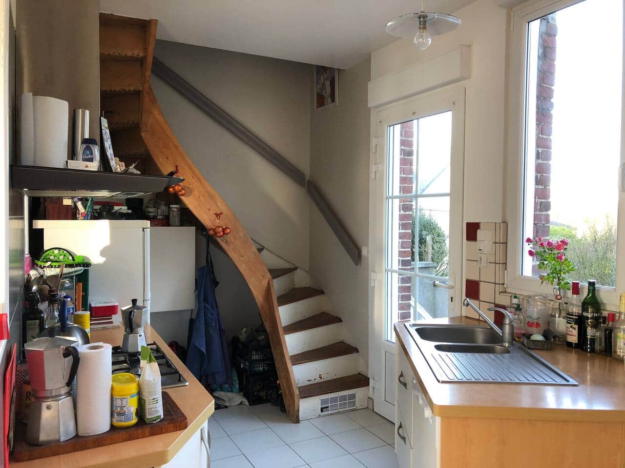 Entrée de la maison par la cuisine