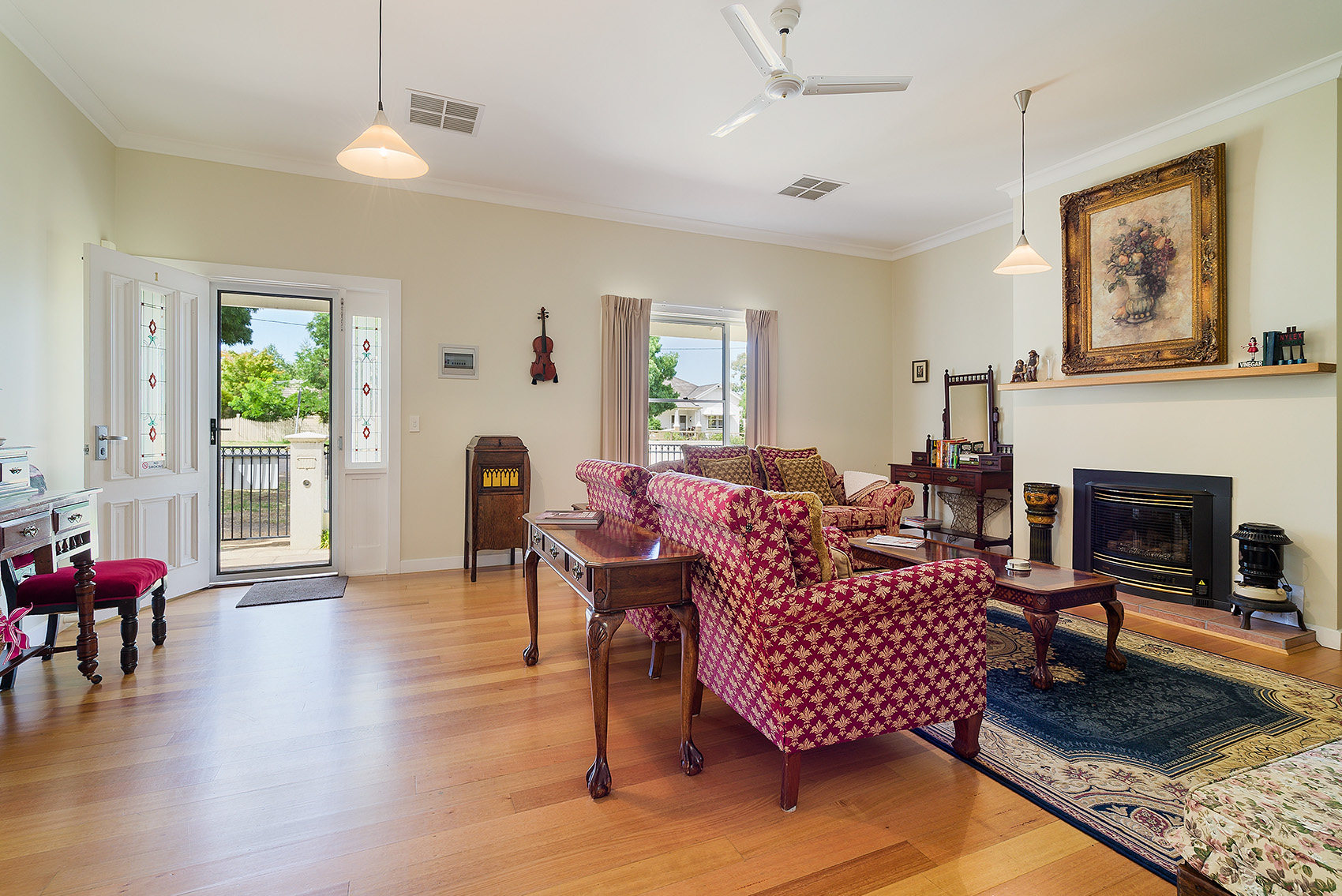 Spacious Lounge Great for Groups